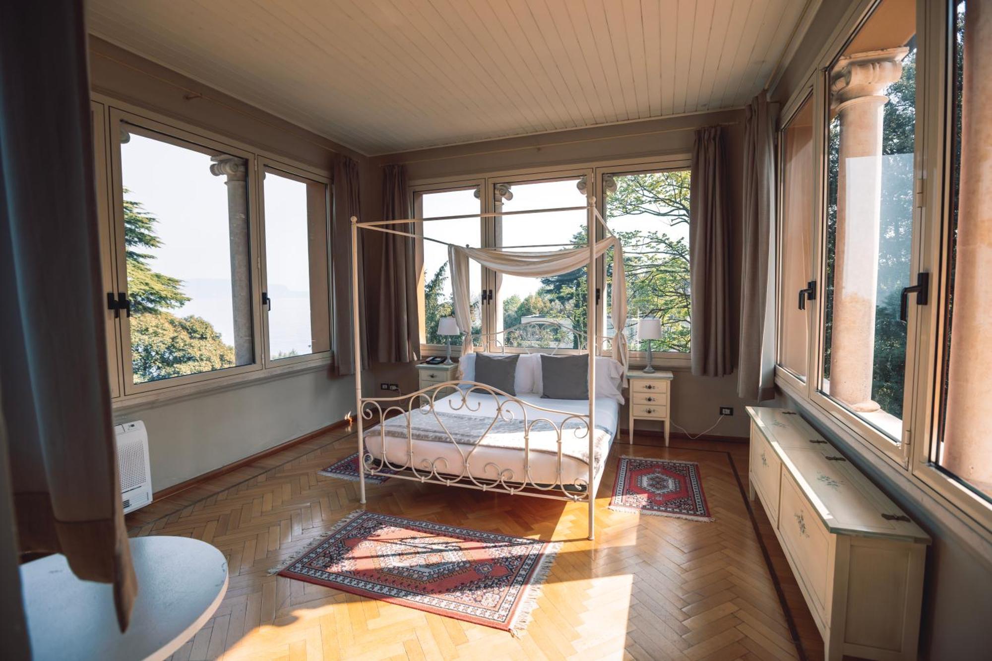 Mimosa Au - Estella Italia Guest house *